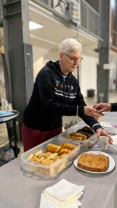 Lyn Vince vous attend pour le café 🤗😊🤗